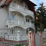 Kristaly Apartman