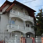 Bed and breakfast Kristaly Apartman