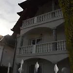 Kristaly Apartman Bed and breakfast Hévíz