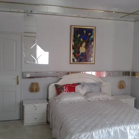 Kristaly Apartman