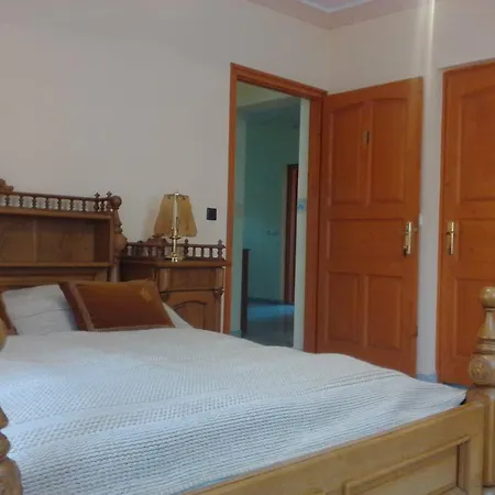 Bed & Breakfast Kristaly Apartman
