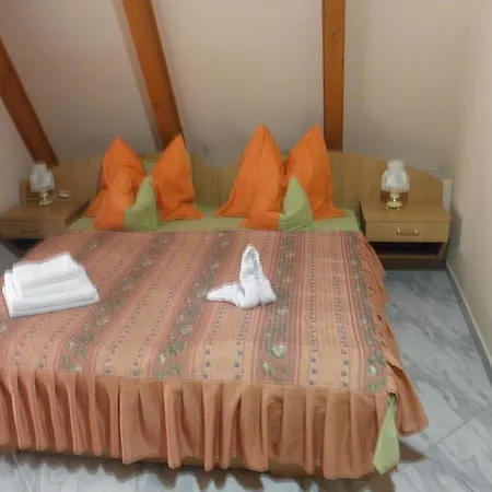 Kristaly Apartman Panzió