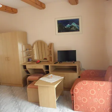 Kristaly Apartman *