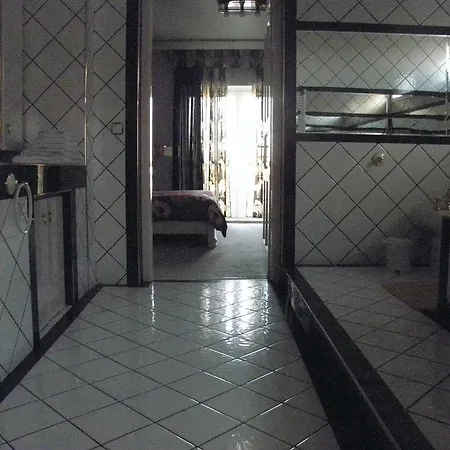 Kristaly Apartman *