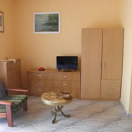 Bed & Breakfast Kristaly Apartman