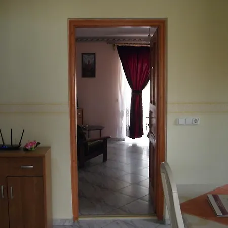 فندق مبيت وإفطار Kristaly Apartman