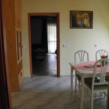 Kristaly Apartman