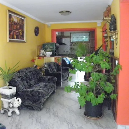 Kristaly Apartman Panzió