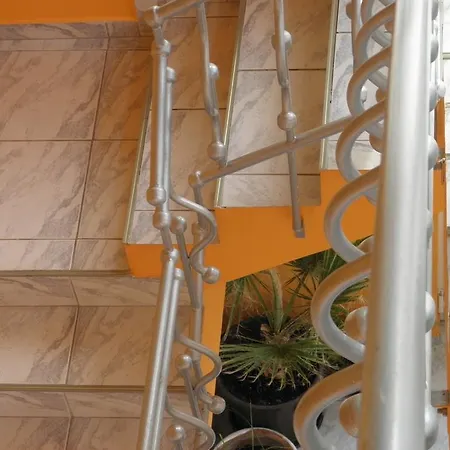 Kristaly Apartman Panzió *
