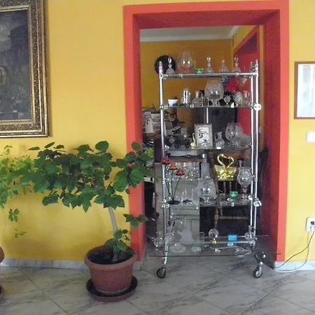 Kristaly Apartman Nocleg ze śniadaniem *