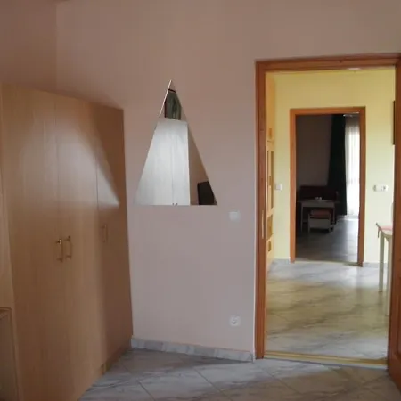 Kristaly Apartman