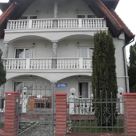 Kristaly Apartman *