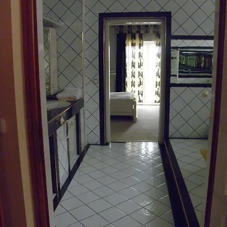 Kristaly Apartman Panzió