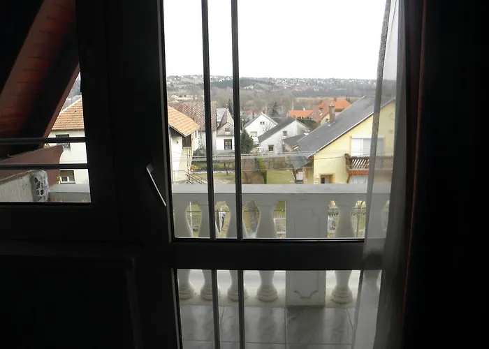 לינה וארוחת בוקר Kristaly Apartman Hévíz