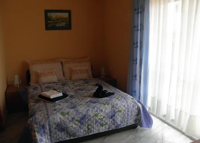 Kristaly Apartman Bed & Breakfast *