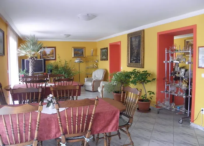 Kristaly Apartman Bed and Breakfast *