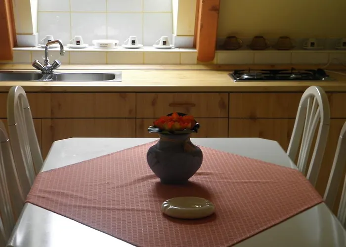 לינה וארוחת בוקר Kristaly Apartman *