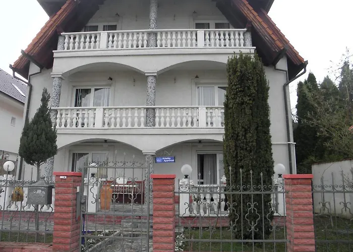 Kristaly Apartman *