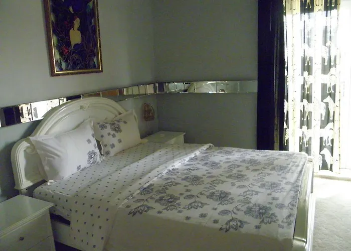 לינה וארוחת בוקר Kristaly Apartman Hévíz