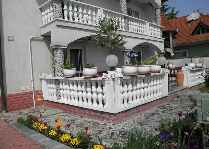 Bed & Breakfast Kristaly Apartman